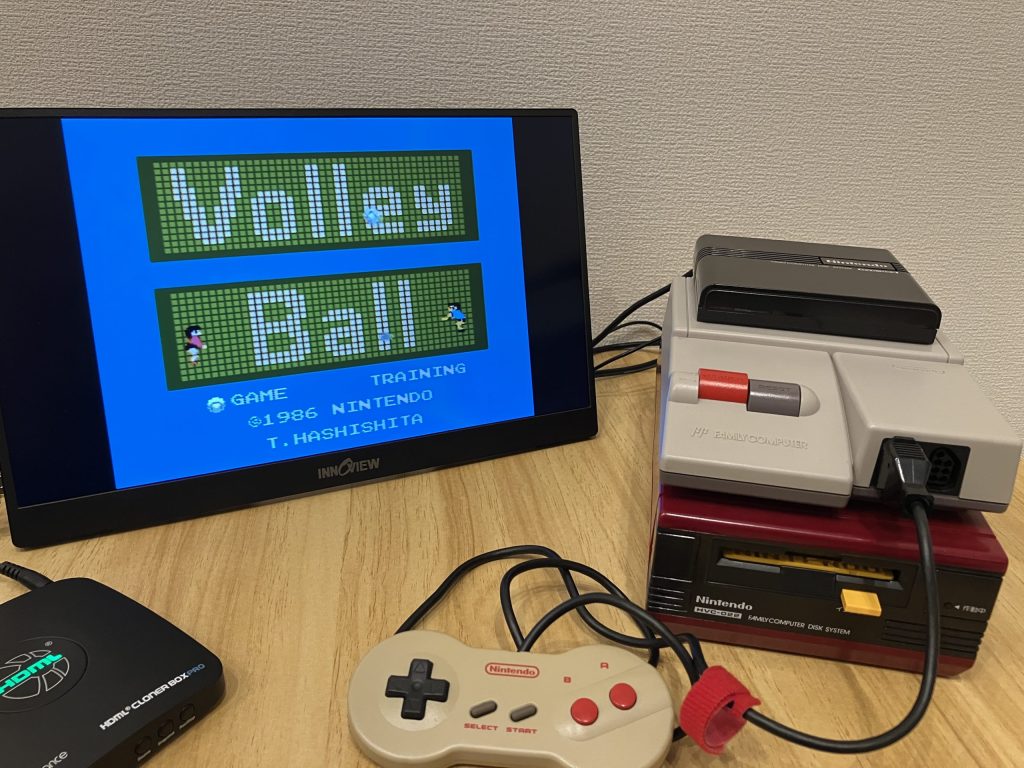 ディスクシステムでゲームを起動している写真