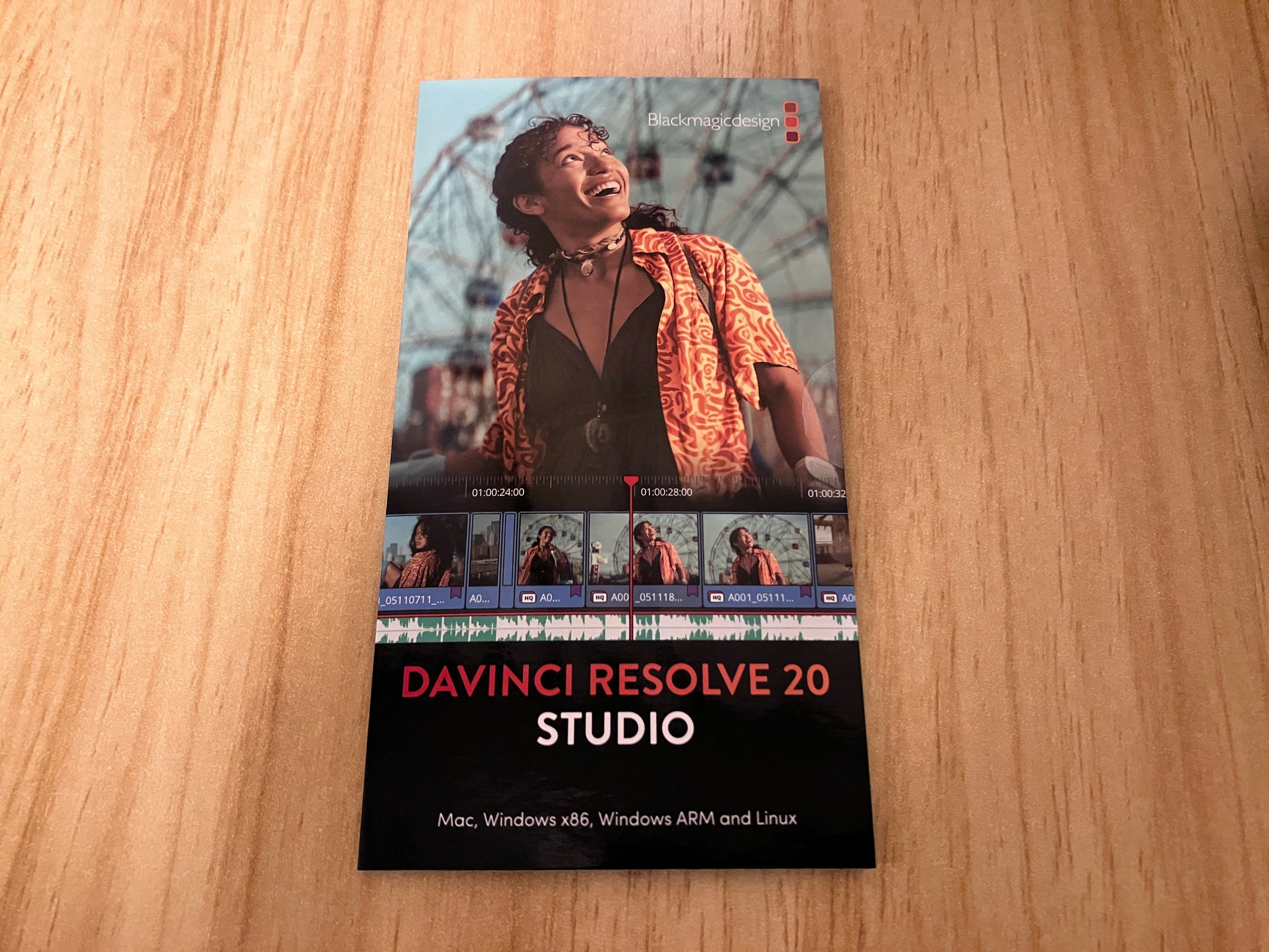 同梱されていたDaVinci Resolve 20 Studioのアクティベーションカード。このカード1枚が、この買い物の本体です